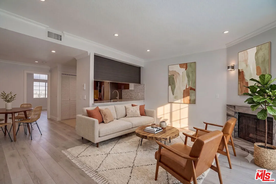 1 bed, 1.0 bath, 800 sqft, $3,000 — Photo 1