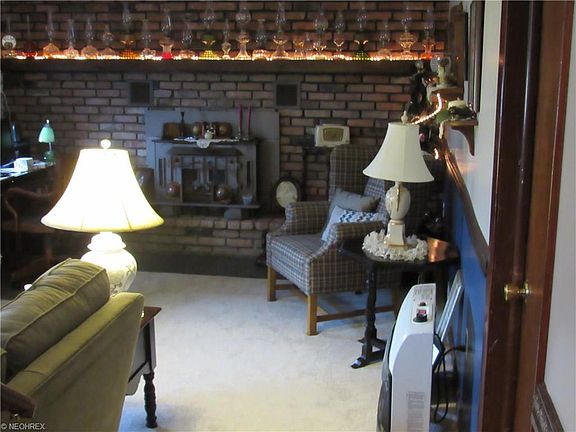 5th image of 813 Sandalwood Dr
