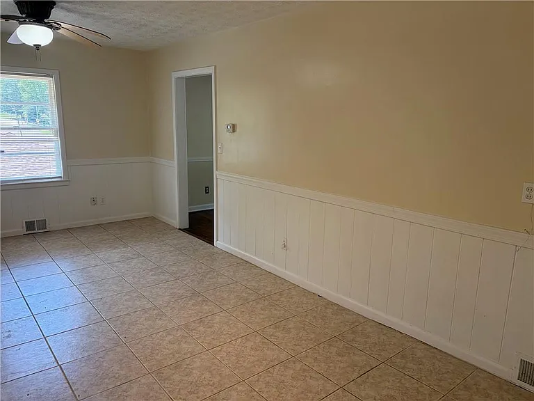 2064 Montrose Dr — Photo 7