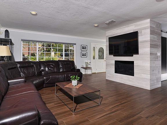 4th image of 1725 Alta Vista Way