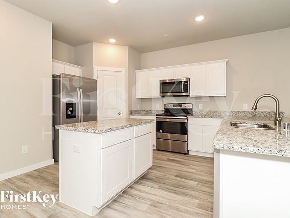 5th image of 621 Sophia Way