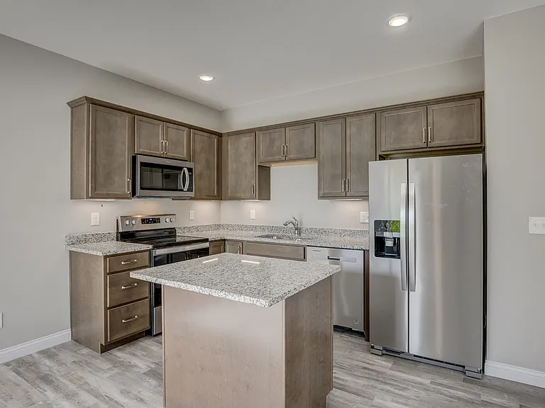 2327 Point Pl — Photo 4