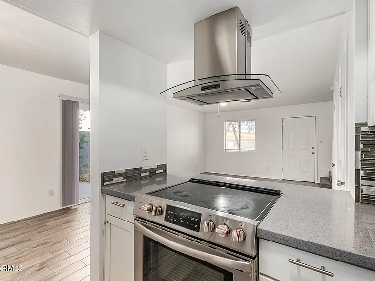 4718 W Orangewood Ave — Photo 12