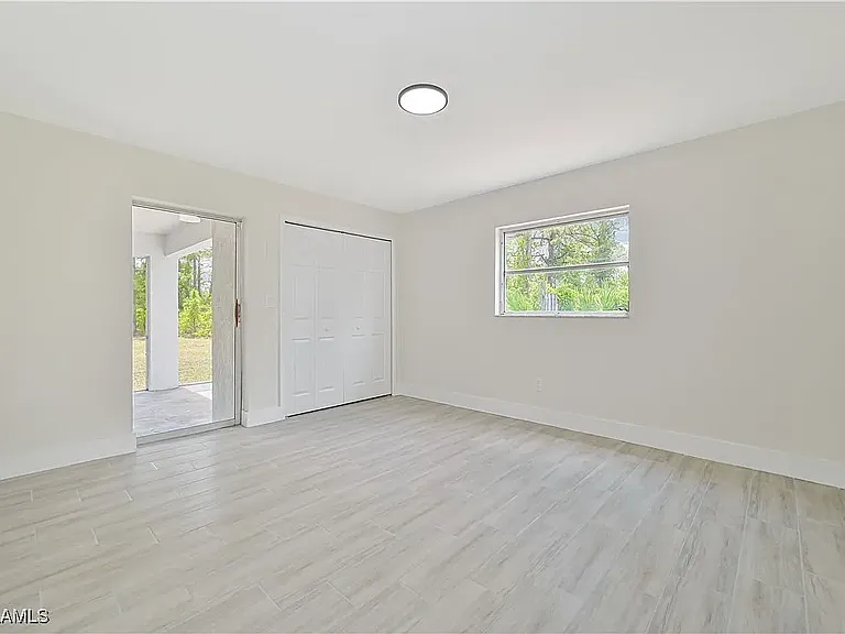 1608 Henry Ave — Photo 23