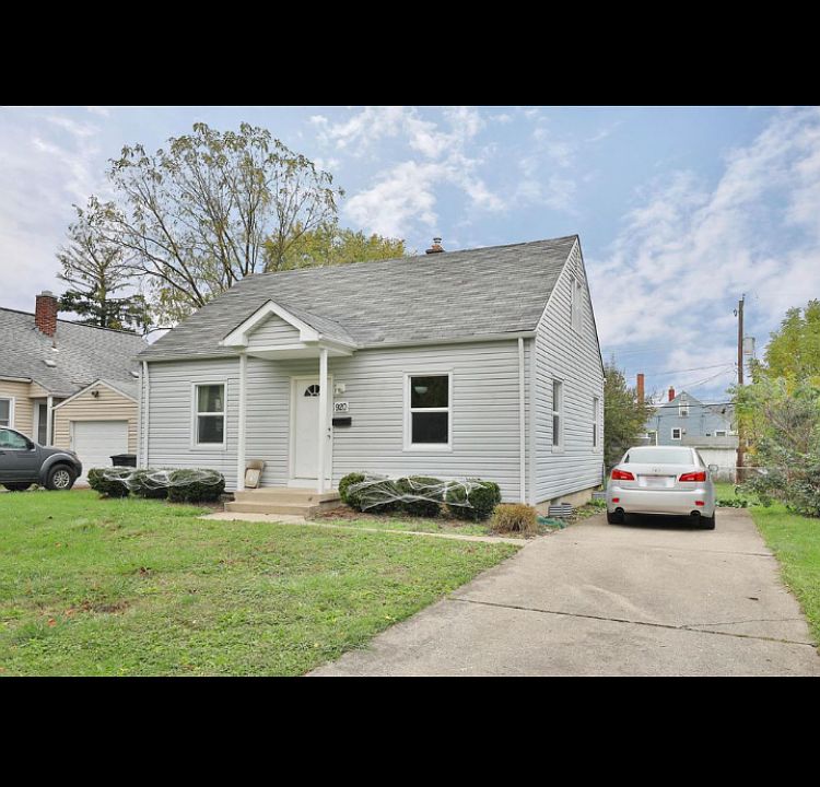 1st image of 920 W 11th Ave