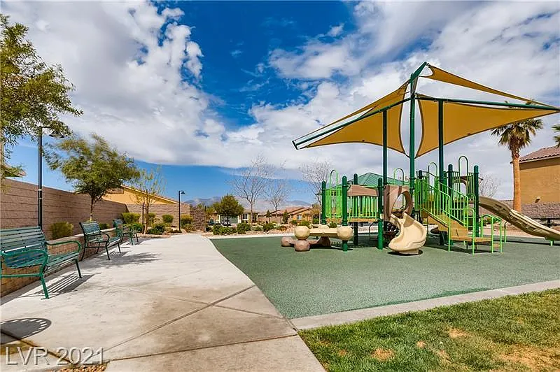 4 bed, 1841 sqft, $2,300 — Photo 3