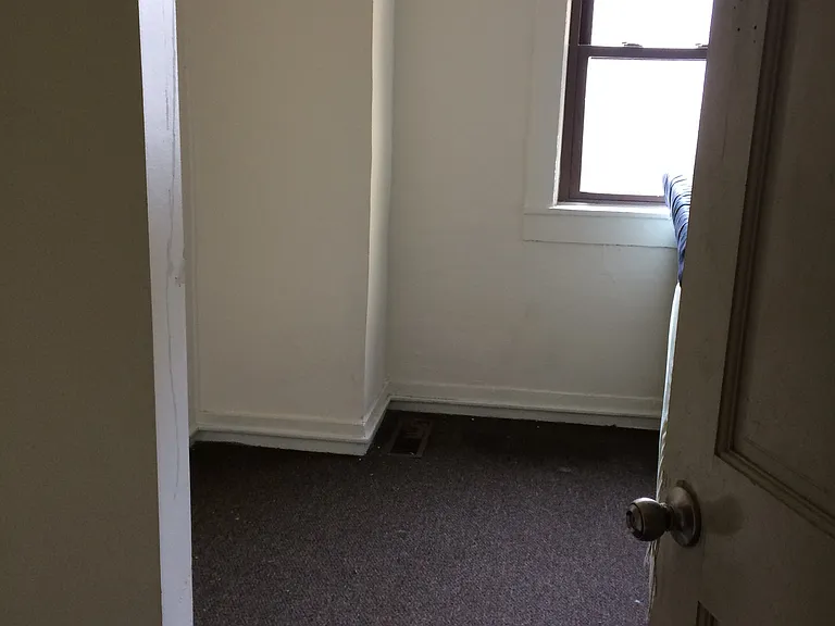 508 W Clinton St — Photo 3