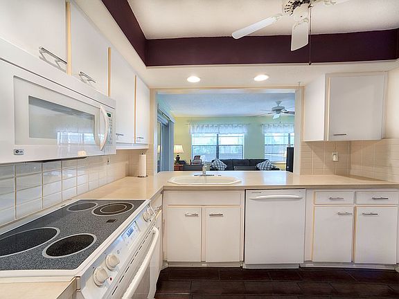 5th image of 523 Bellaire Dr