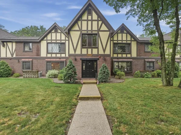 14 Royal Lake Dr APT 1, Braintree, MA 02184