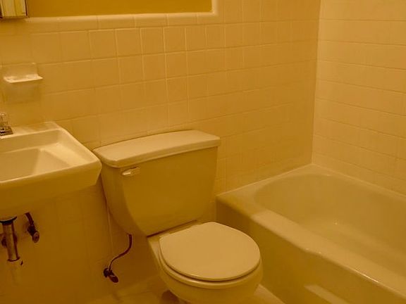 5th image of 612 Madison St APT 2