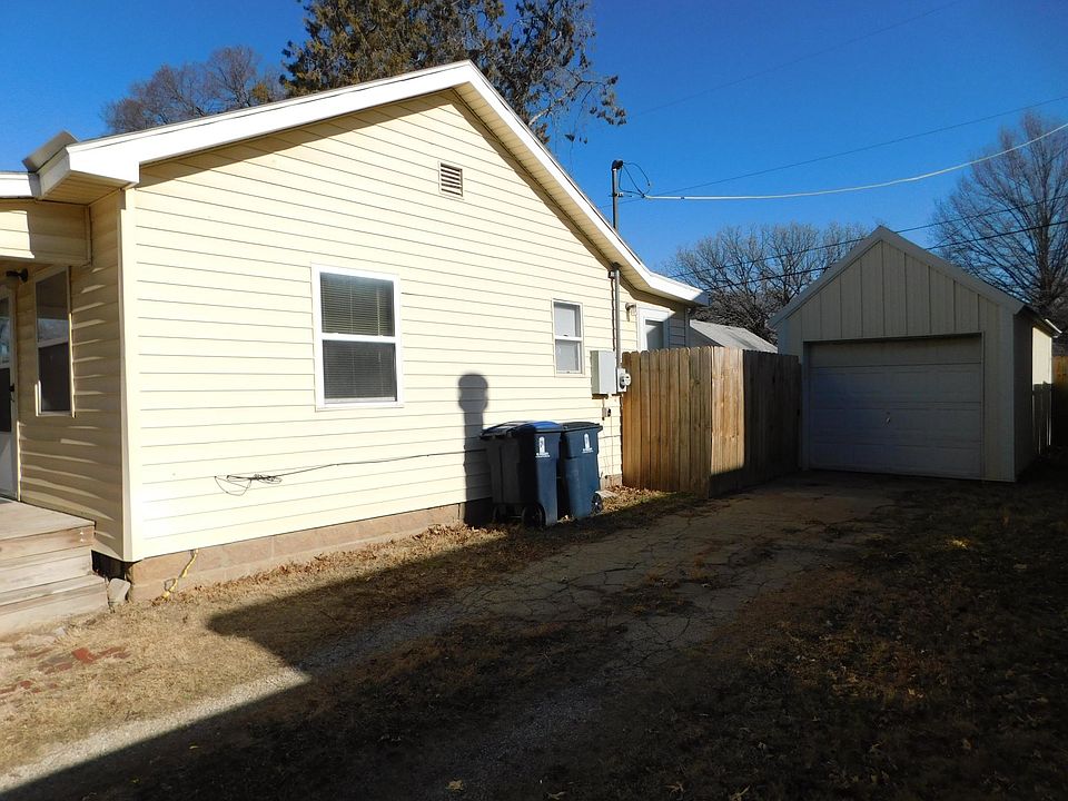 1st image of 610 N Houser Dr