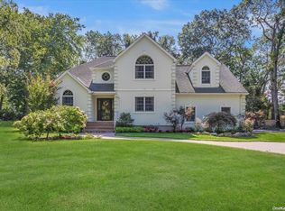 76 Ketewomoke Dr, Halesite, NY 11743