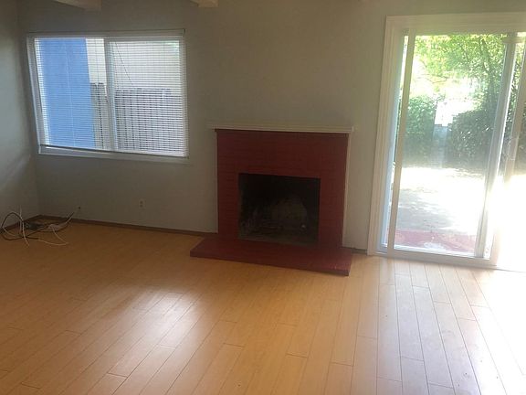4th image of 1023 Campbell St