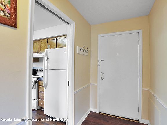 3rd image of 523 Bainbridge Dr APT 25