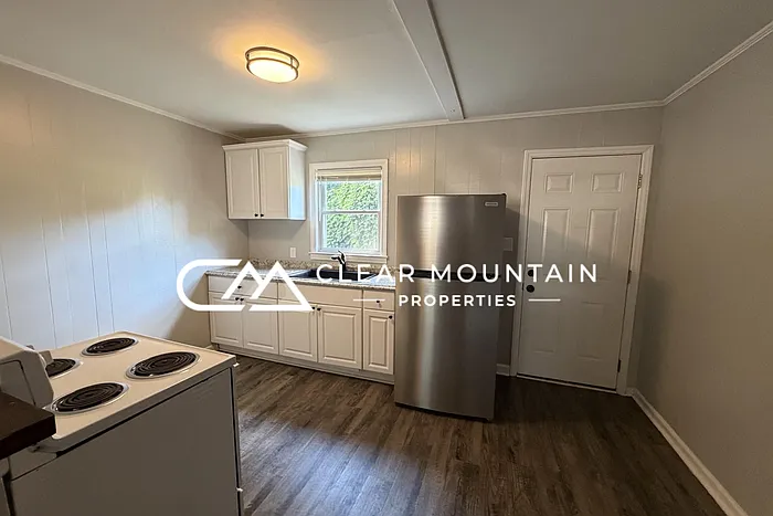 2 bed, 1.0 bath, 900 sqft, $1,095 — Photo 3