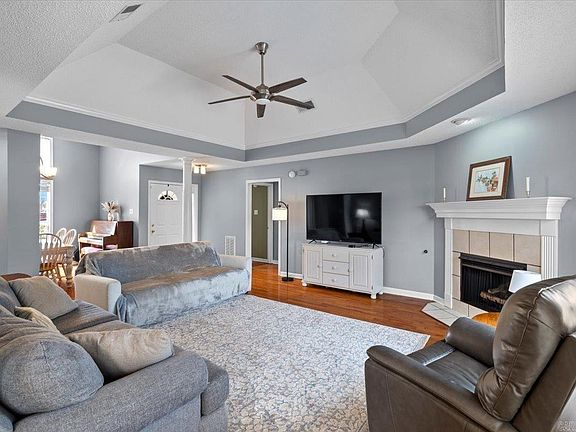 3rd image of 513 Edgewood Dr