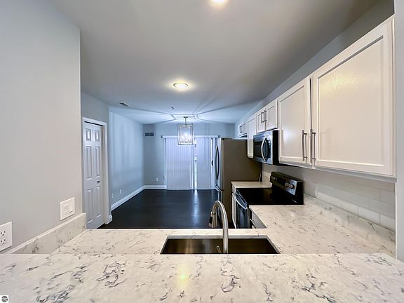 5th image of 3289 Newbury Pl