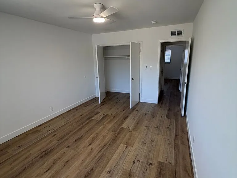 Van Ness Apartments — Photo 31