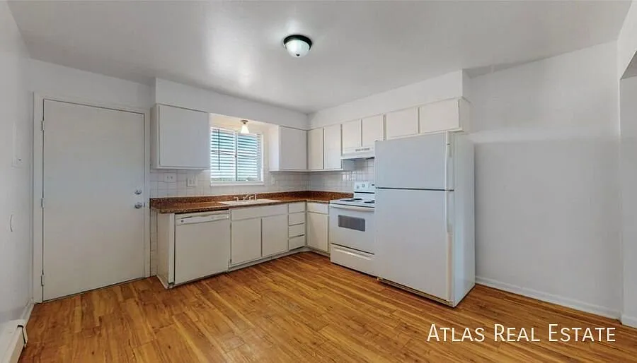 Available Now!! Newly Renovated 2 Bedroom/1 Bath! Pet Friendly!! Ss Appliances!! — Photo 1