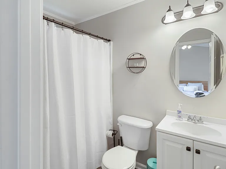 504 Auburn Square Dr — Photo 3