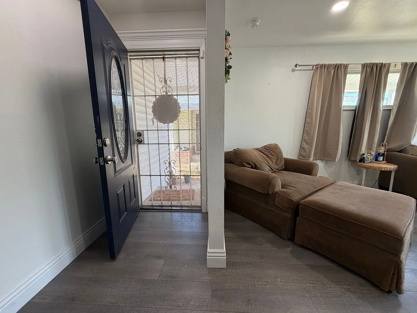 Adorable well maintained 3 bedroom 2 bath home — Photo 2