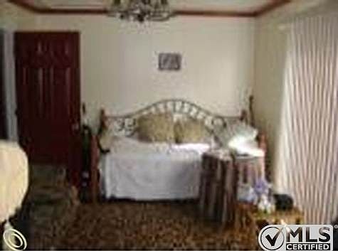 FAMILY ROOM.jpg