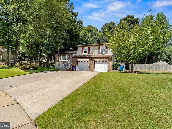 3rd image of 116 Montague Ln