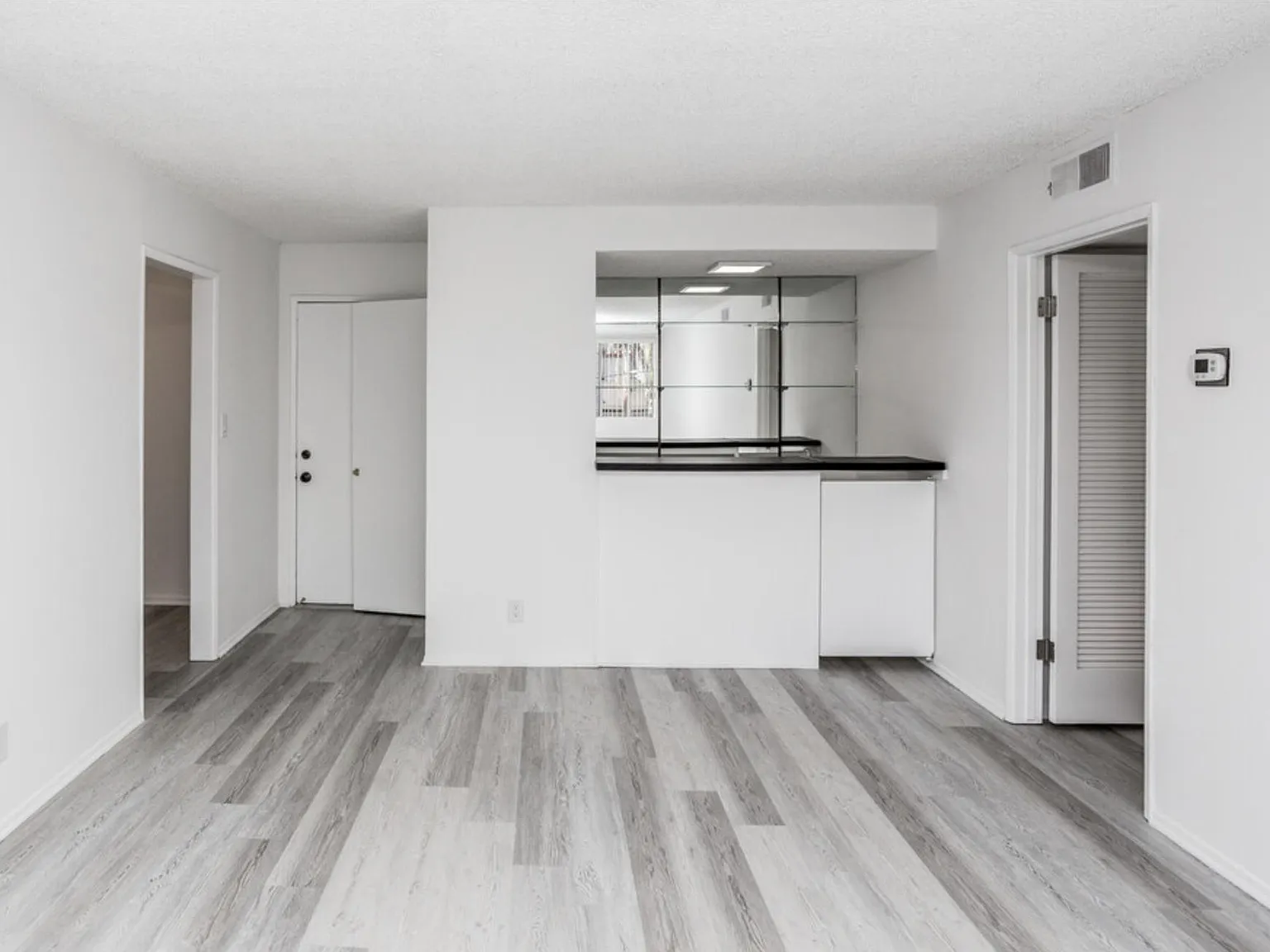 The Dracena Apts — Photo 4