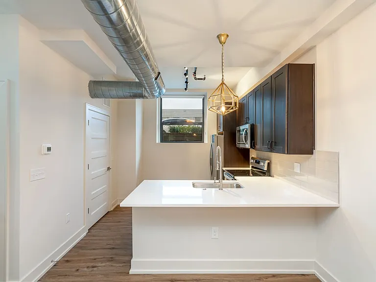 875 Michigan Ave — Photo 57