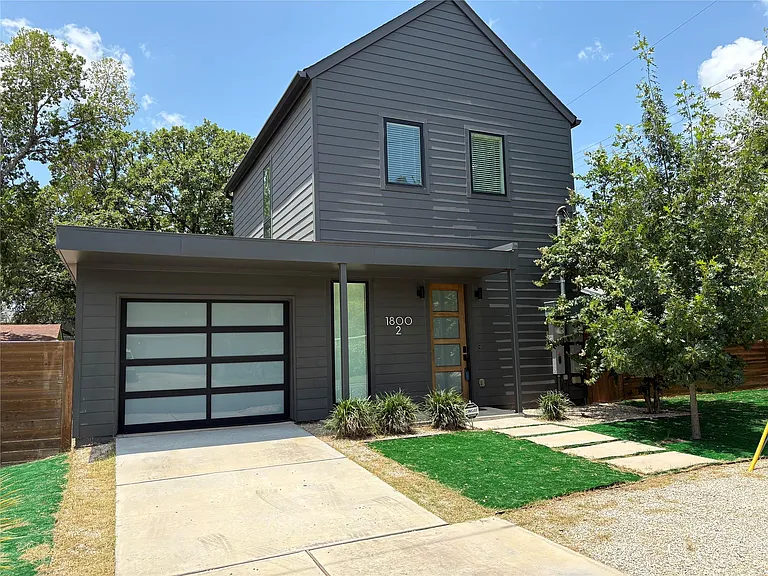 1800 Crown Dr #2 — Photo 1