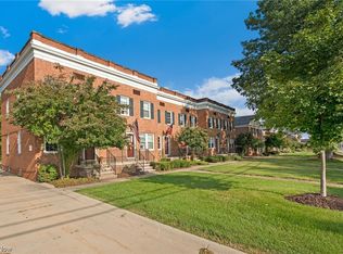2702 Wooster Rd, Rocky River, OH 44116