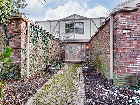 4th image of 2105 Tullis Dr