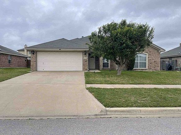 2nd image of 2601 Wisteria Ln