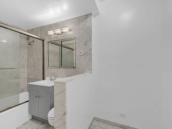 4th image of 30 E 37th St APT 6D