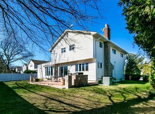 174 Executive Dr, Manhasset Hills, NY 11040