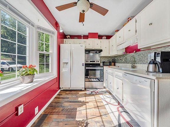 2nd image of 4504 Cheshire Ln
