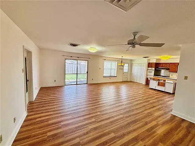 4 bed, 2.5 bath, 1885 sqft, $2,480 — Photo 3