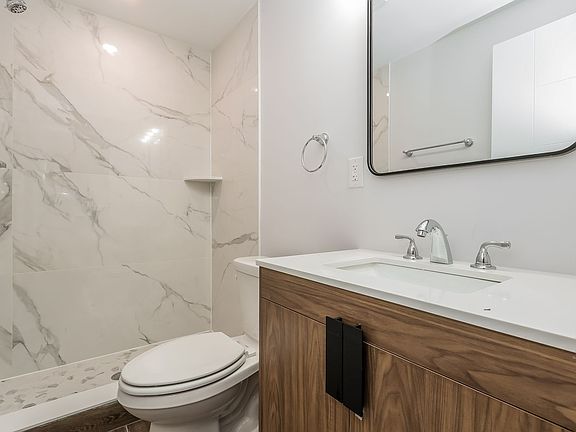 4th image of 159 W Cumberland St #1