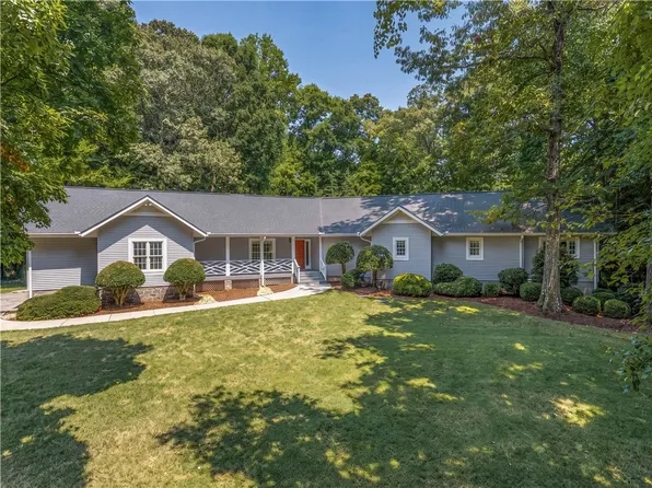 202 Holly Dr, Easley, SC 29640