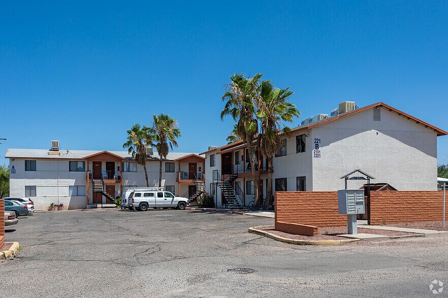 1st image of 221 E Olive St #11525507