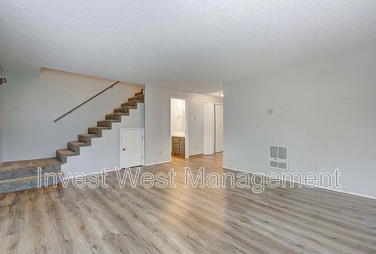 710 NE 15th Ave — Photo 11
