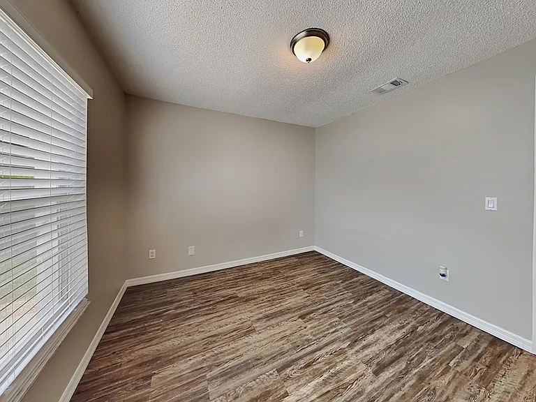 1408 Sugarberry Ln — Photo 11