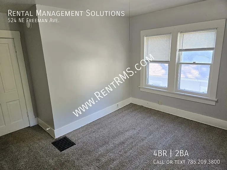 524 NE Freeman Ave — Photo 28
