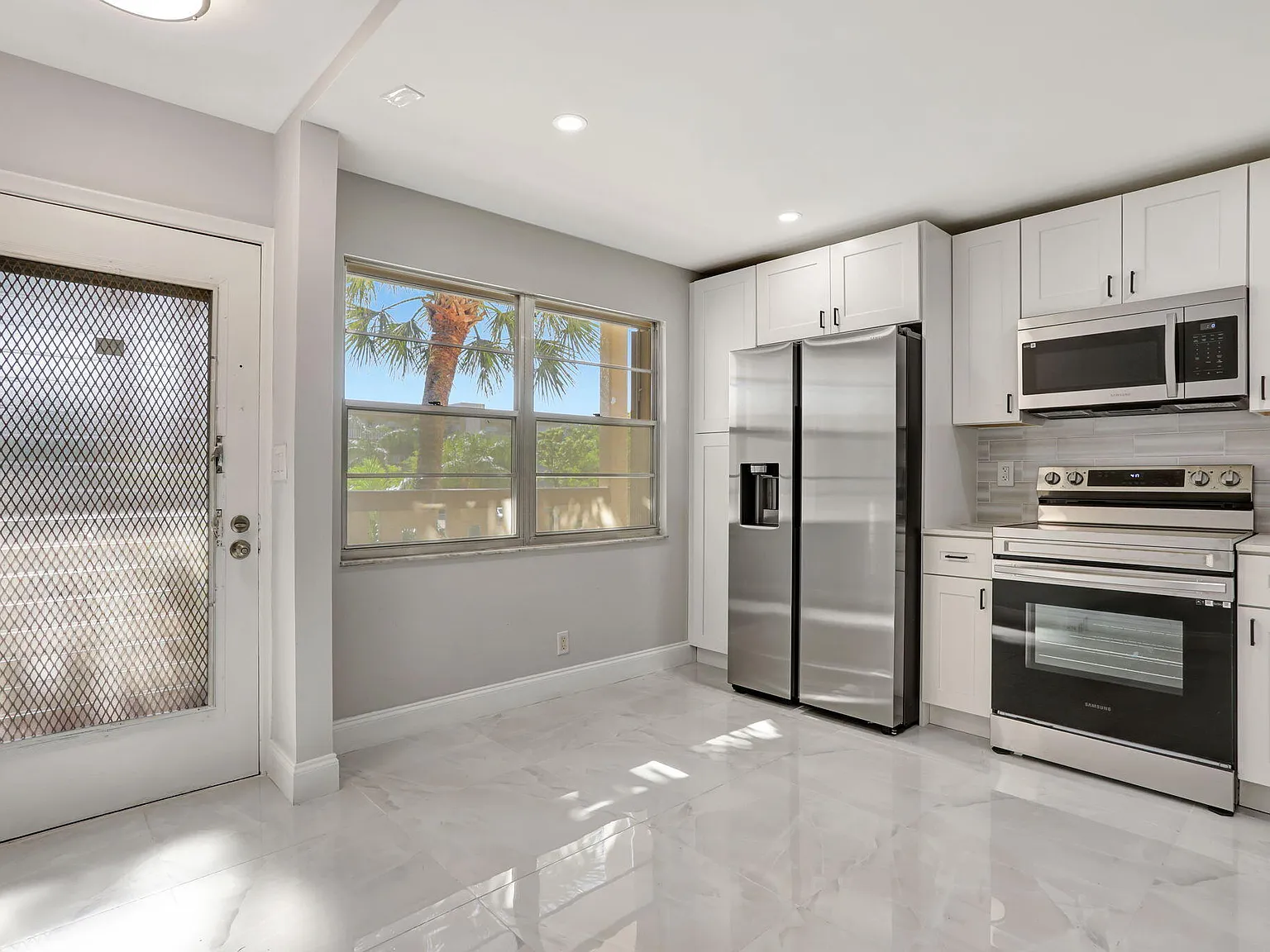 2 bed, 2.0 bath, 1156 sqft, $2,199 — Photo 2