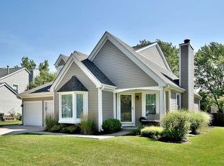 635 Delaware Ln, Elk Grove Village, IL 60007