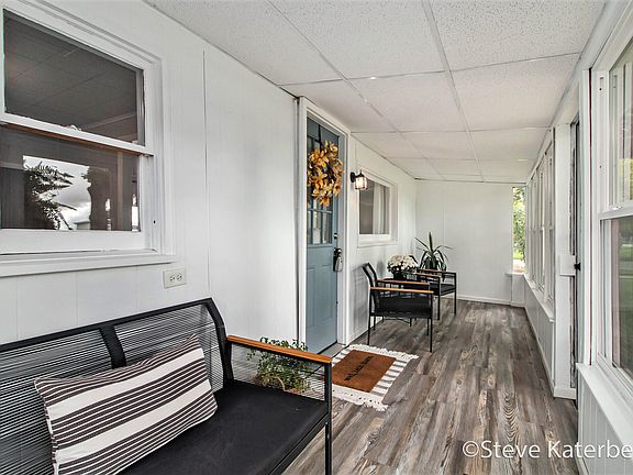 3rd image of 947 124th Ave