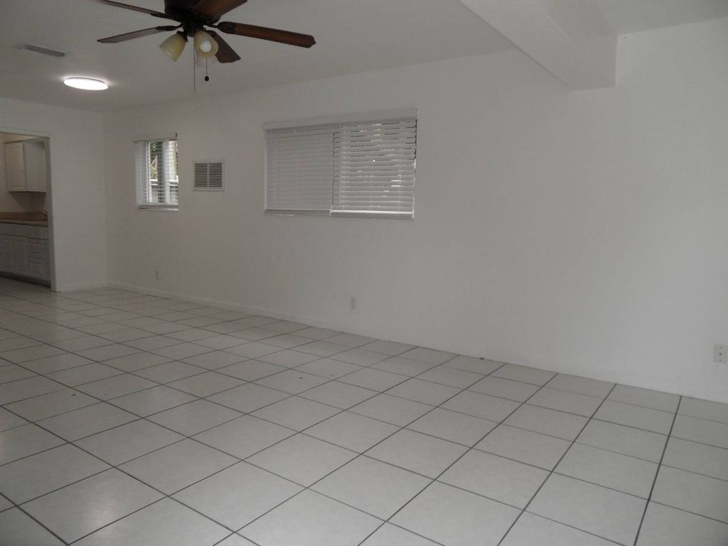 3021 NE 7th Ave APT D, photo 9