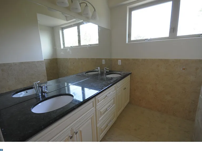 242 Krams Ave — Photo 7