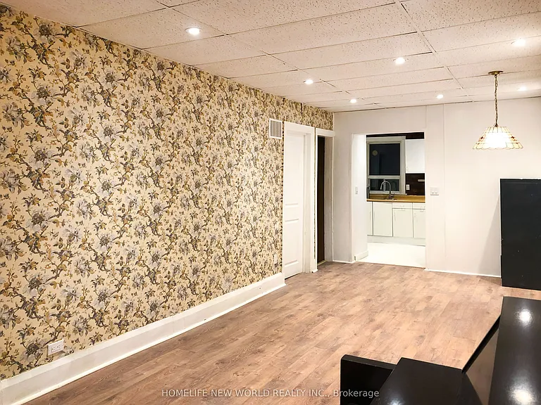 32 Pendeen Ave — Photo 5