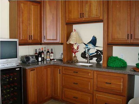 5th image of 805 Ariola Dr